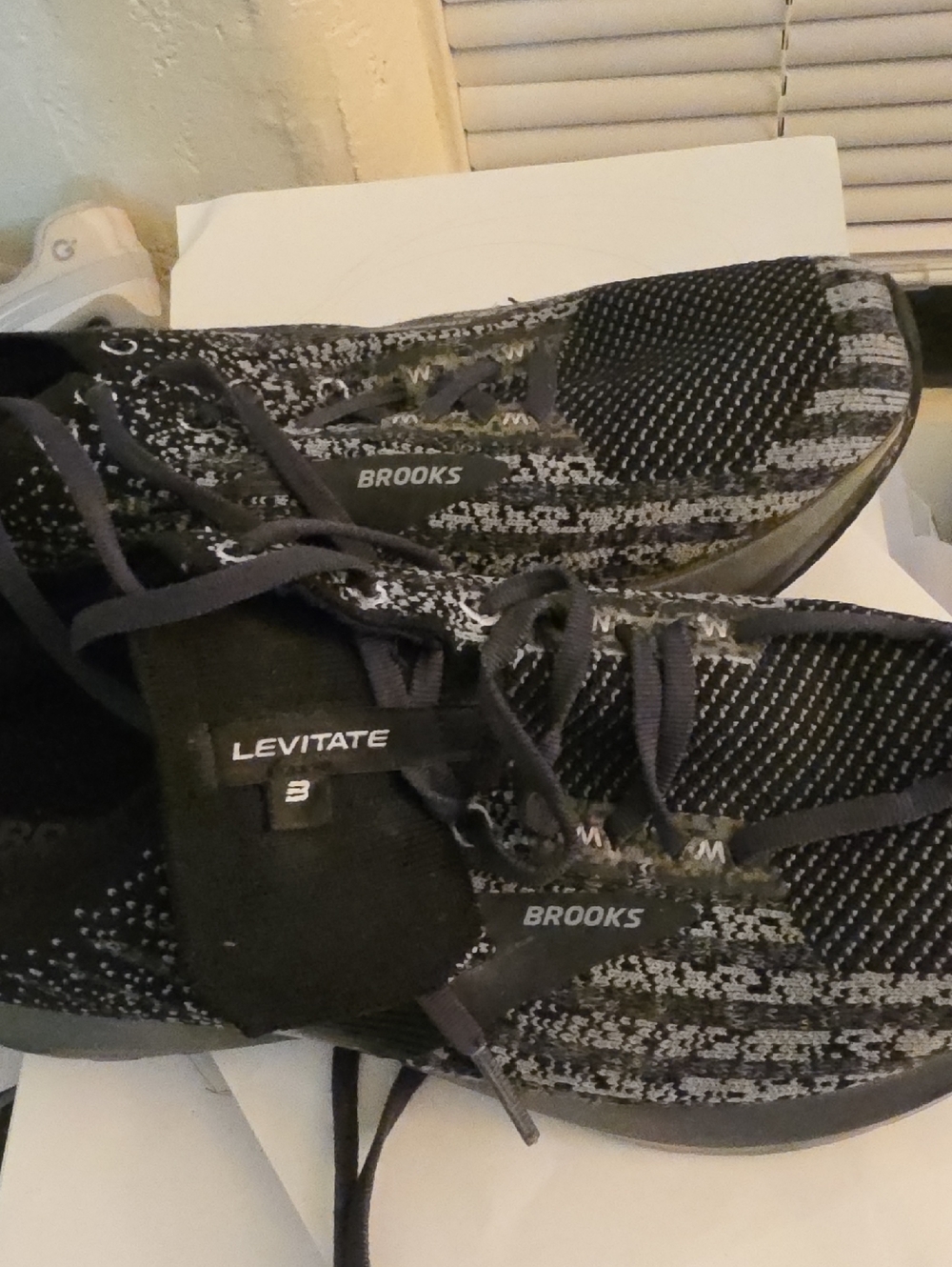 Brooks Levitate 3 Knit Running Shoes - Black & Gray